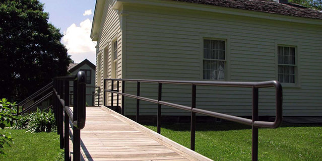 Rampe d'accès d'une maison accessible